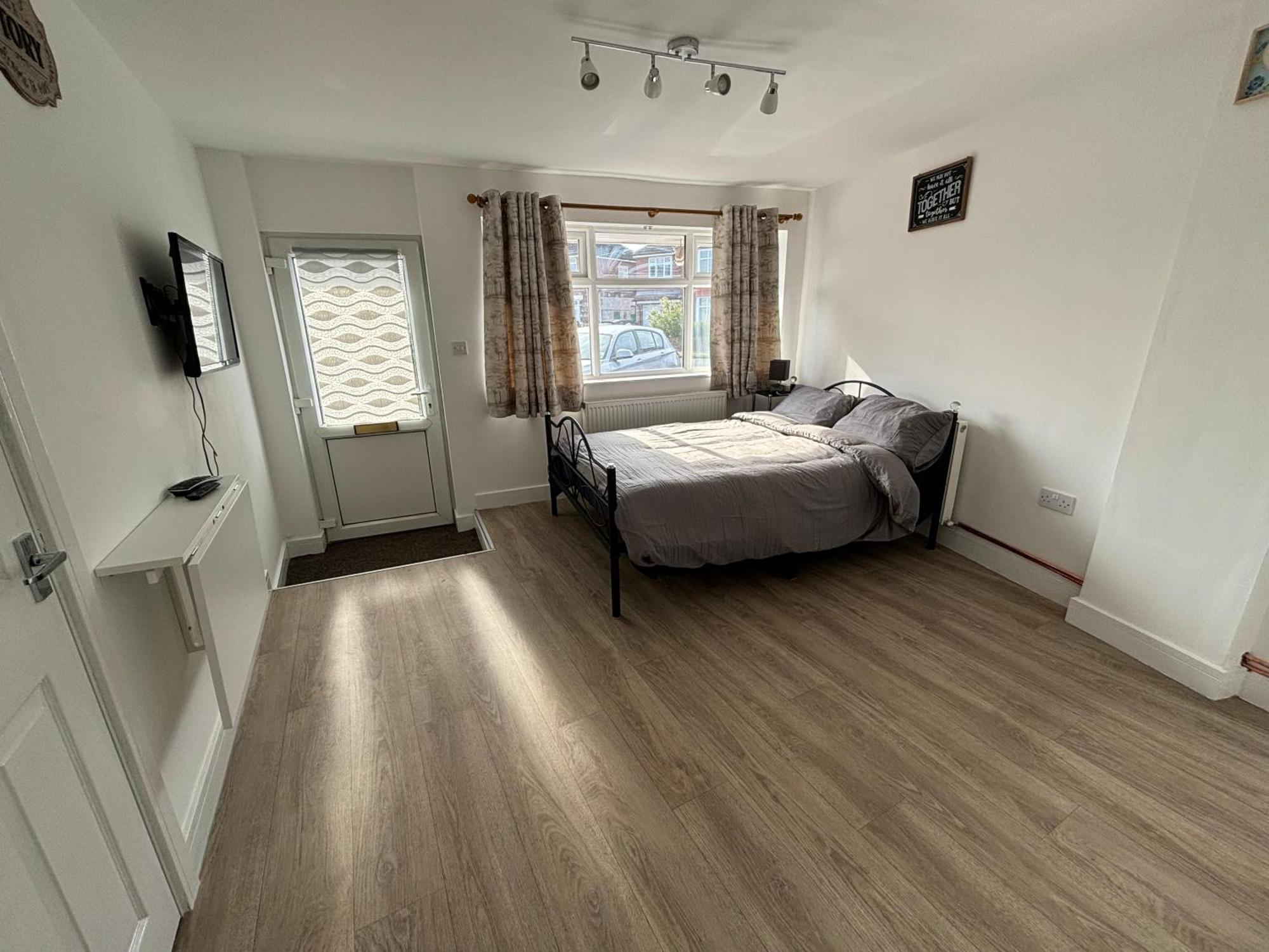 Modern & Cozy Gem - 10Min To City Center - Parking York Esterno foto