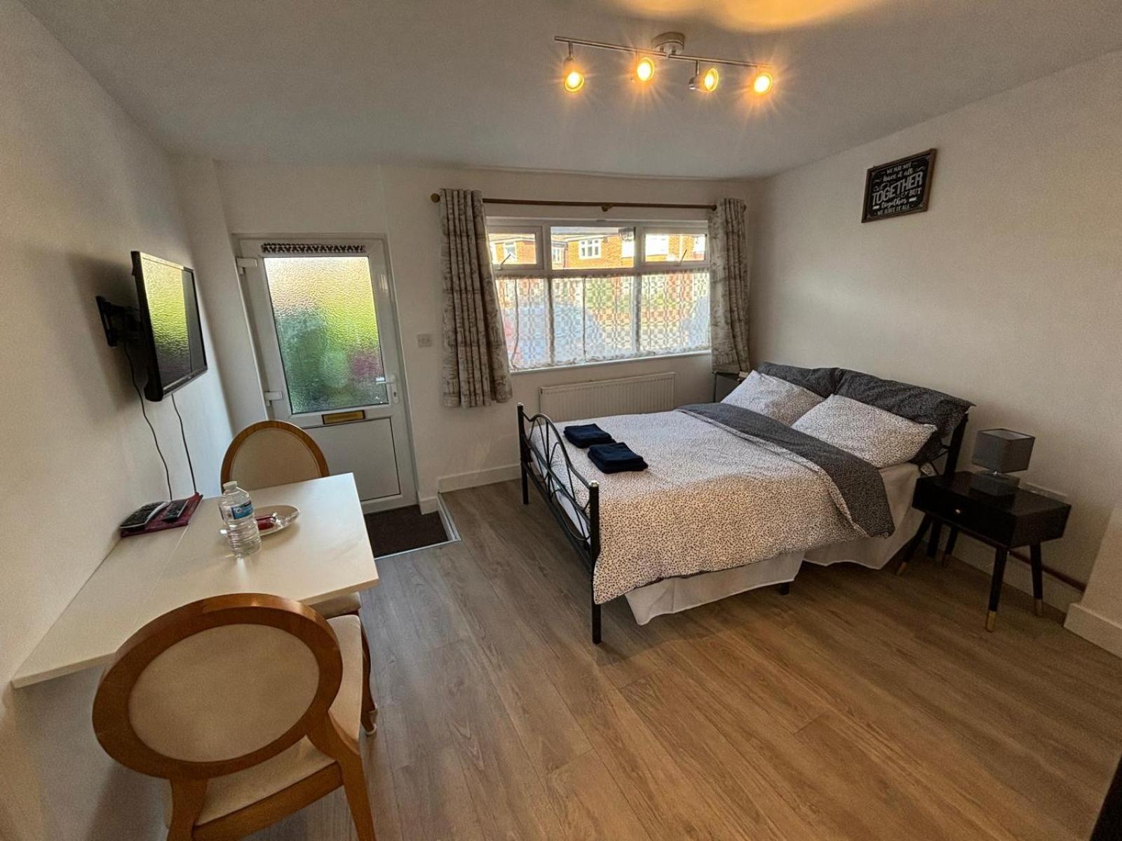 Modern & Cozy Gem - 10Min To City Center - Parking York Esterno foto